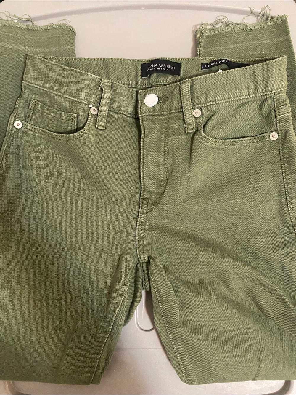 Banana Republic Petites Olive Green Mid-Rise Skinny Jeans (25P)